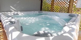 Cottages with Hot Tubs